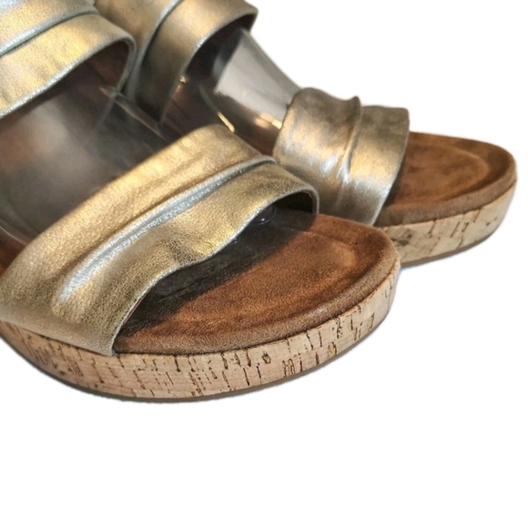 Womens Cork Wedge Comfort Sandals Size 9.5 Gold Metallic Slingback Platform - Picture 4 of 11